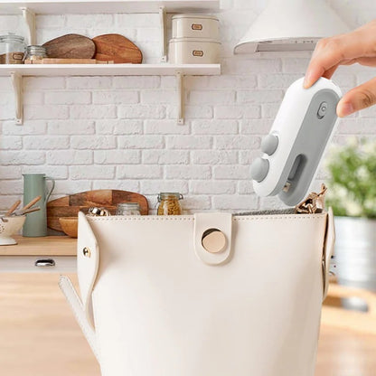 SealMaster: 2-in-1 Sealer & Cutter